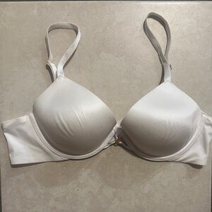 Victoria's Secret Bombshell Plunge Push-up Bra White Size 38B
